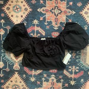 ☀️ Black puff sleeve crop top